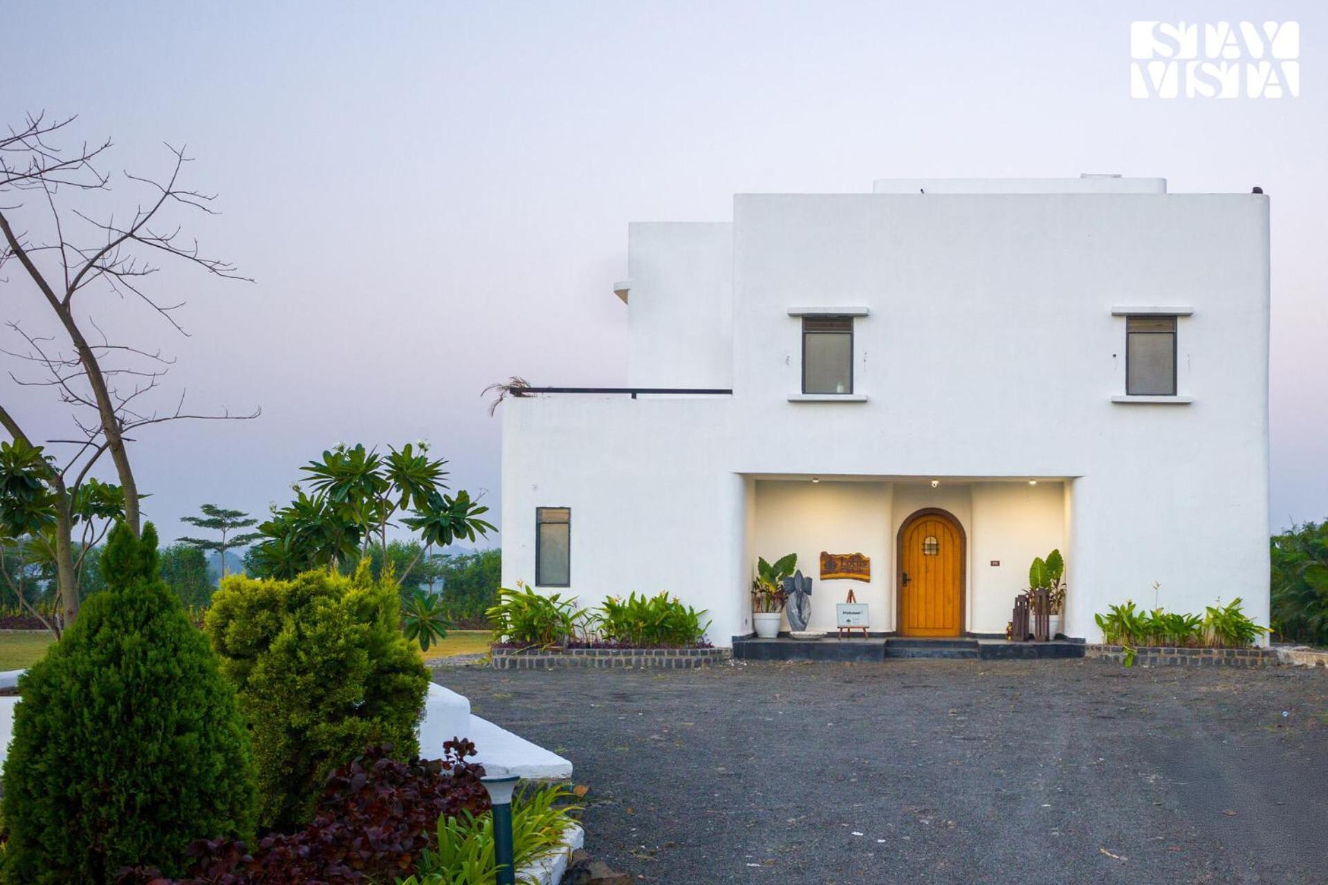 Villa Stayvista At Lotus By The With Pool, Bbq & Lawn Indore