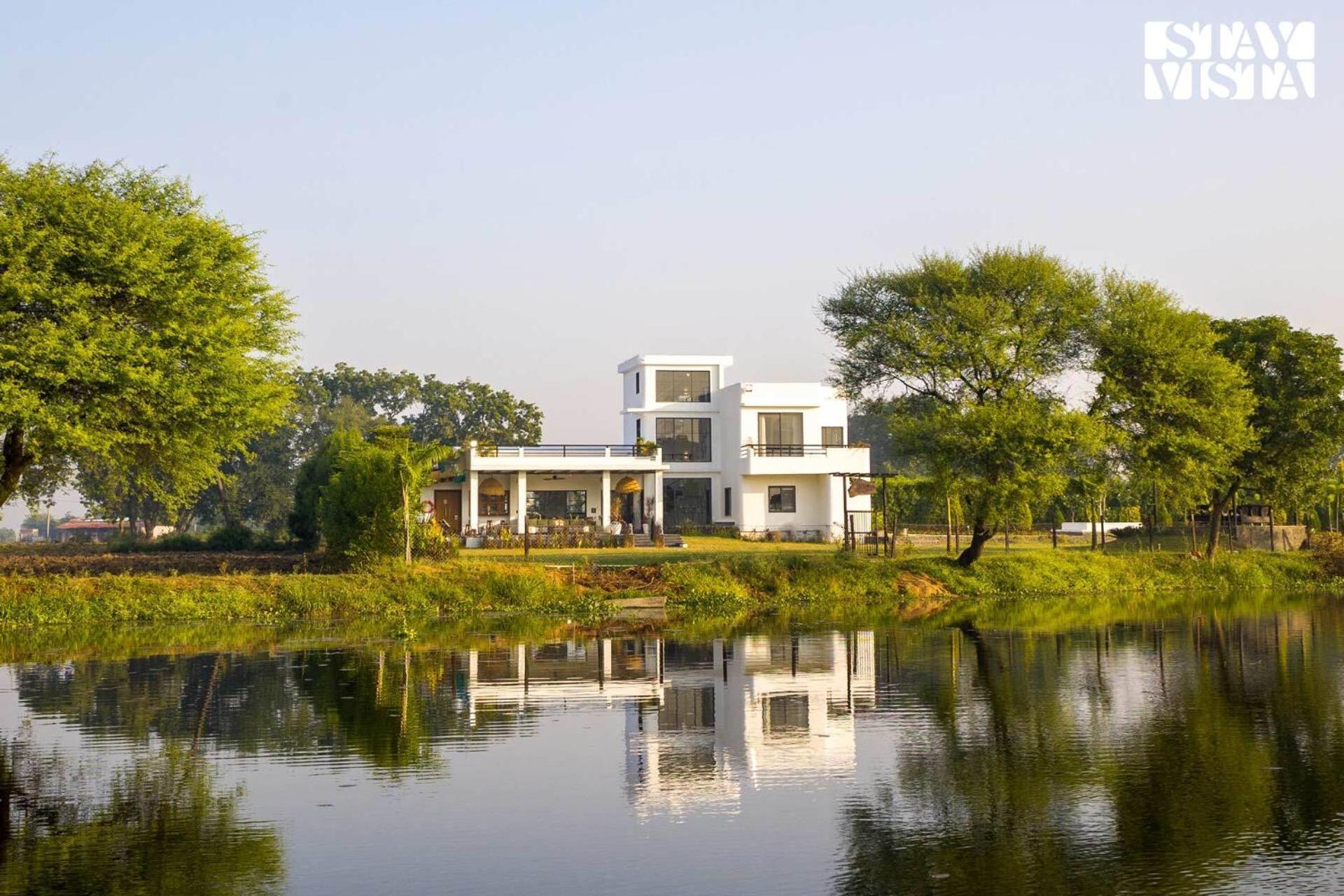 Stayvista At Lotus By The With Pool, Bbq & Lawn *